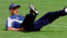 Само Карлето може да сглоби отбор от 11 вратари