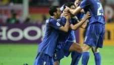 Италия шокира домакините секунди преди дузпите