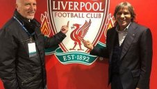 Огромен скандал! Легенди на Рома оскверниха емблемата на Ливърпул