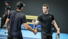 Лазаров и Кузманов стартират на сингъл в София от вторник