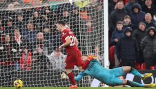 Разкриха защо скандалната дузпа на Жота все пак е останала