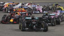 Лудост в Бахрейн! Перес с невероятна победа, от Мерцедес закопаха Ръсел 