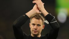 Нойер аут за мача с Фрайбург 