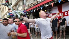 ФА се разграничи от английските вандали