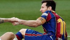 Ман Сити подкосява Лео Меси с пачки