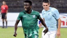 Карлос Охене преподписа с Берое