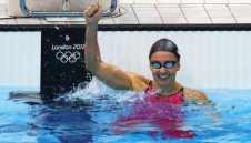 Ребека Сони си върна трона в бруста