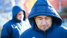 Трио на Левски виси с картони