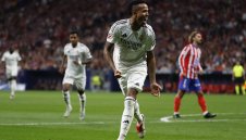 Атлетико шокира Реал в 96-ата минута в скандално дерби на Мадрид + СНИМКИ