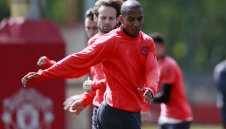 Юнайтед може да продаде Йънг в Турция