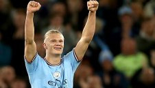 Холанд чупи рекорди, Ман Сити марширува към титлата