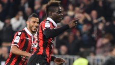 Балотели заменя Лаказет в Лион?