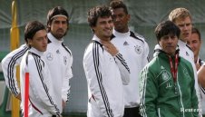 В Бундестима прибират по 150 000 евро на калпак при победа над Италия