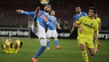 Барса следи защитник на Наполи