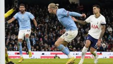 Робот в кухнята! Перес с офанзива за Халанд + ВИДЕО