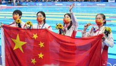 Драма и световен рекорд в щафетата 4 по 200 м в плуването