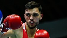 Чолов продължава похода към медалите на Европейското