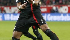 Бенатия вдигна мерника на Меси, Суарес и Неймар