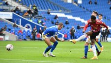 Късметлии! Ман Юнайтед измъкна победа над Брайтън след страхотна драма