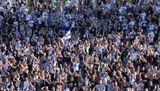 Феновете на Локо Пд скочиха на кмета