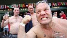 Английските фенове се подиграват на германците