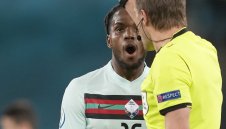 И Ливърпул души около "кучето" Ренато