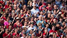 Жестока драма в Ливърпул с болезнен спомен от „Хилзбъро“