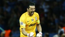 Кройф призова: Дайте Златната топка на Буфон!