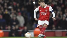 Капитанът на Арсенал заби секси танцьорка + СНИМКИ