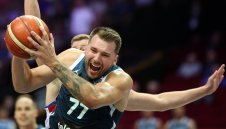 Физиологична нужда притискала Лука Дончич на Евробаскет 2025