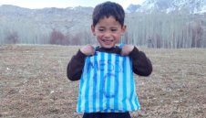 Меси зарадва афганистанския хлапак + СНИМКА