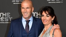 Мъж под чехъл: Това е жената, отказала Зизу от Юнайтед + СНИМКИ