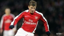 Арсенал свали напрежението с 2:0 срещу Стоук Сити