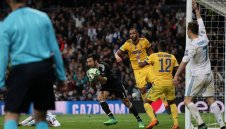 Бенатия изригна: Абсурдна дузпа! 