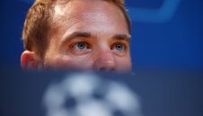 И Улрайх удари рамо на Нойер в "студената война" с тер Стеген