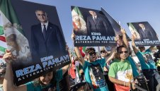 Иран изпищя: Репресирани сме!