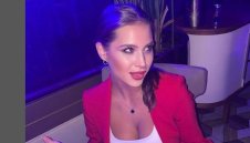 Секси гимнастичка подпали интернет със силиконови гърди + СНИМКИ