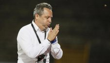 Стоянович ще експериментира с Левски