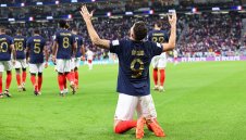 Анри му се смееше, Арсенал го изгони, но той стана легенда