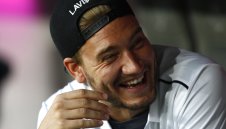 Номинираха Лорд Бендтнер за премиер на Дания + СНИМКА