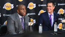 Глобиха Лейкърс с половин милион долара