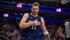 Дончич затъмни Слънцата с нов силен мач