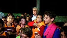 Карлето тренира деца в Йерусалим