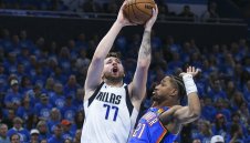 Куцащият Лука се развихри, Далас нанесе първа загуба на Тъндър