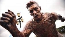 Вандали строшиха Меси на две + СНИМКИ