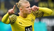 Холанд се завърна с два гола и качи Дортмунд на върха