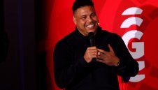 Феномена: Кристиано се дразни, че аз съм истинският Роналдо