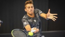 Донски отказа 1/2-финал, за да играе в София