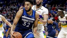 Освиркаха Веждата при завръщането му в игра