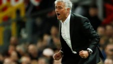 Моуриньо да спре да мрънка